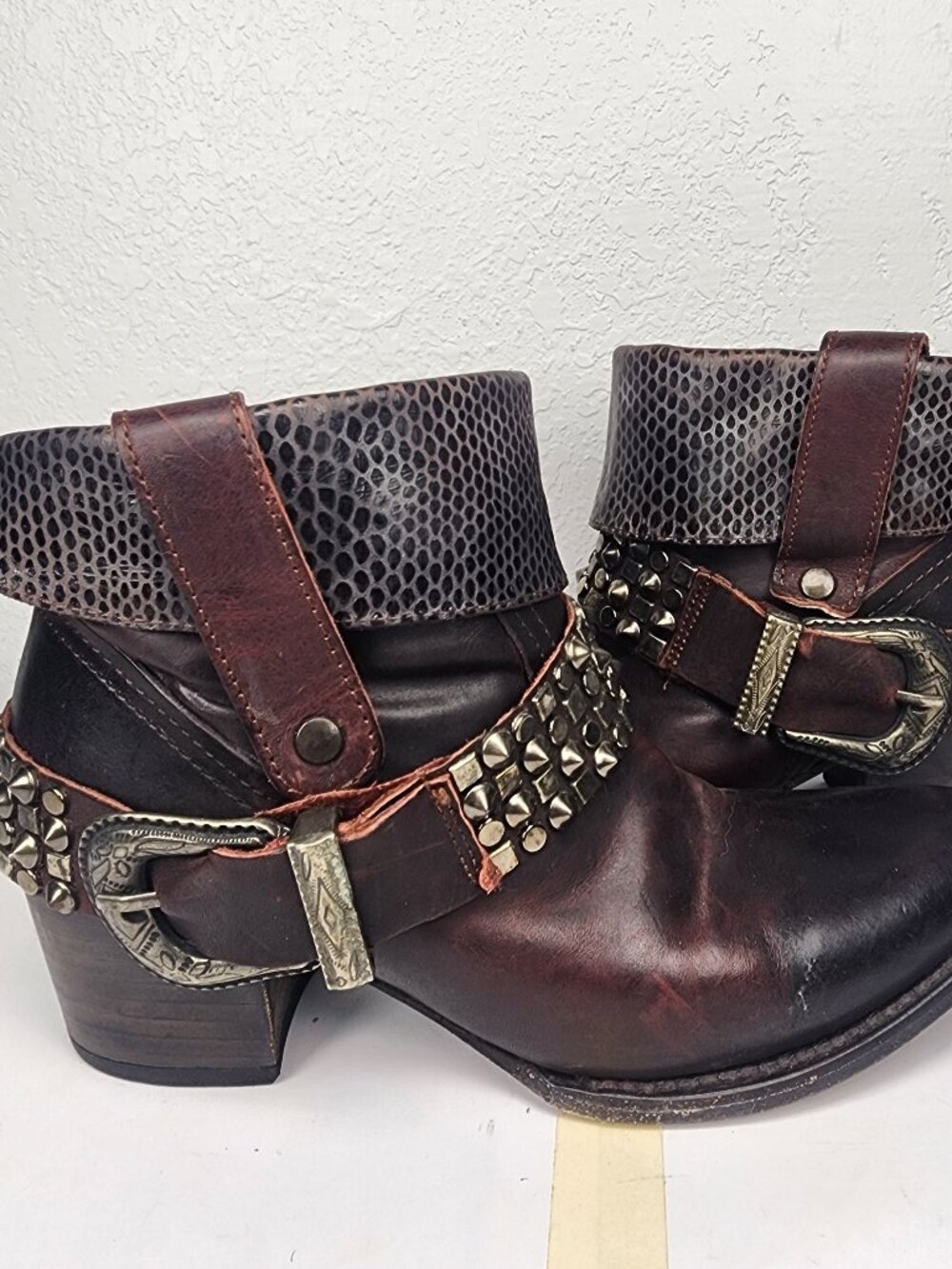 Freebird by Steven Woman's 8 Shena Studded Belt Leather Boot Zip Festival Grunge